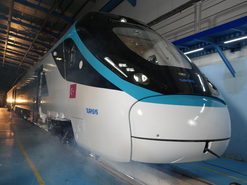 TÜRKİYE'NİN ÜRETTİĞİ EN HIZLI TREN...