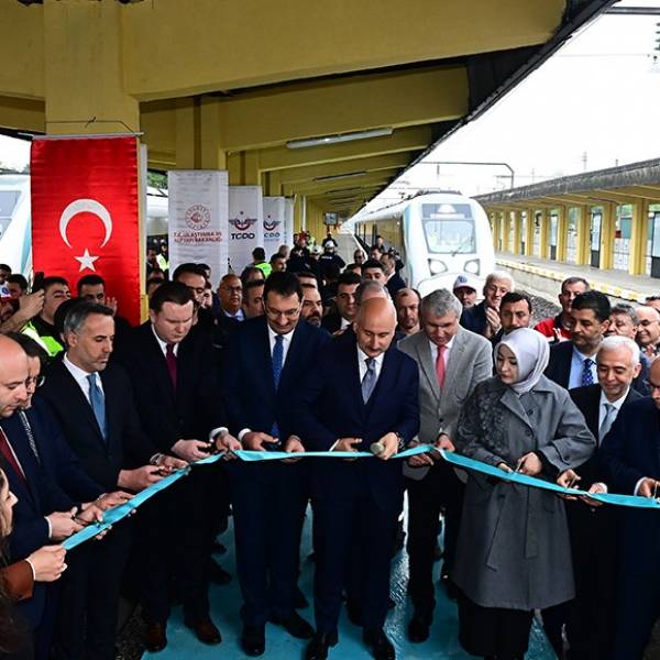 YENİ SAKARYA MİLLİ ELEKTRİKLİ TREN SETİ TCDD TAŞIMACILIK A.Ş.’YE TESLİM EDİLDİ